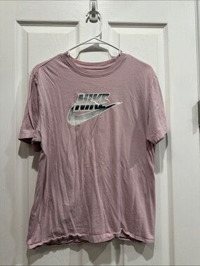 Nike Men's Dusty Pink Short Sleeve T-Shirt with Metallic Logo